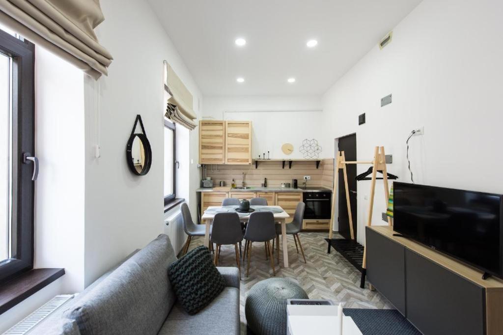 Habitat - The Old Center Flat *